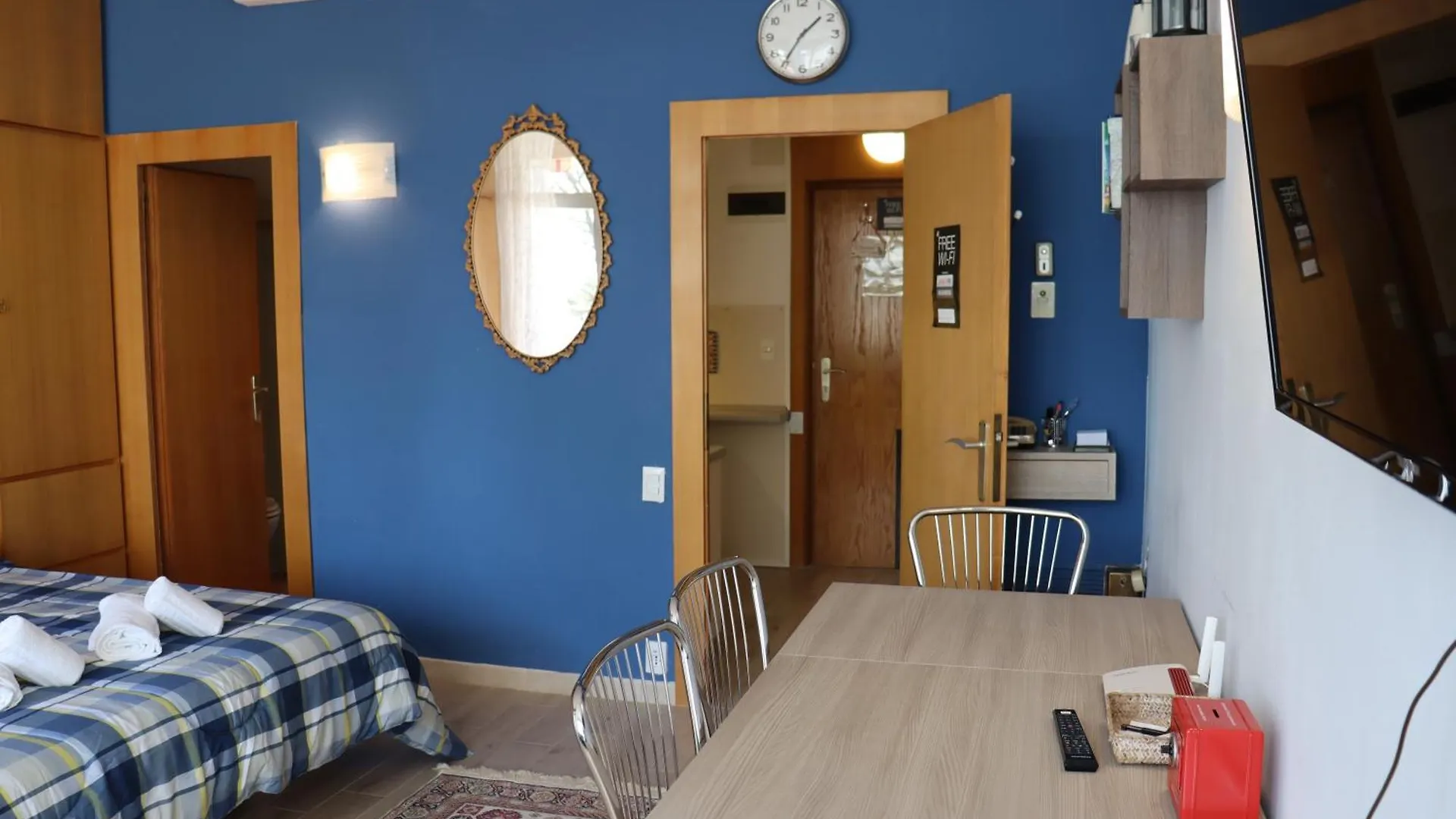Apartment Monika Holiday 333 Star On The Lake Garda  Italy